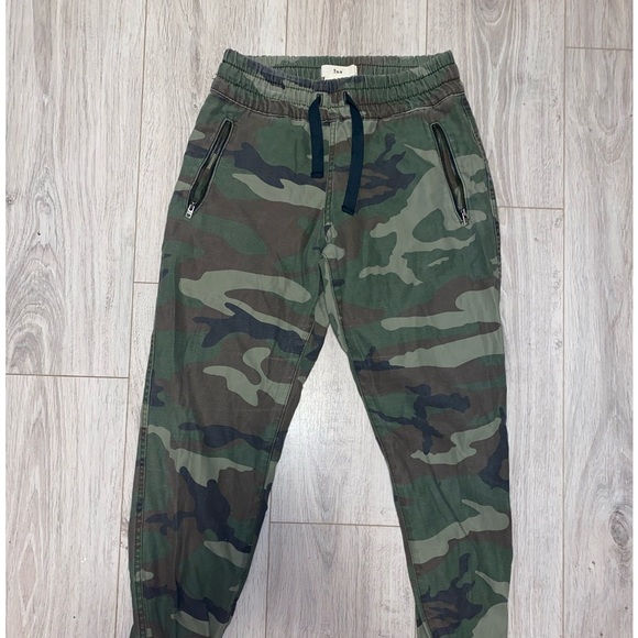 TNA Camouflage Alix Jogger / Pants - Picture 1 of 2
